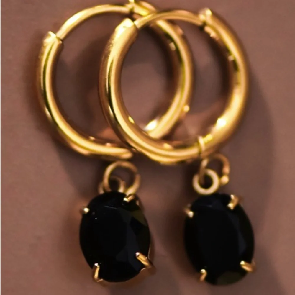 18K Gold Black Drop Earrings (2030)